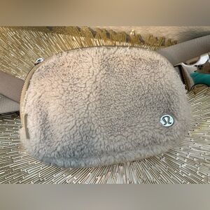 Lululemon tan Sherpa belt bag (used)